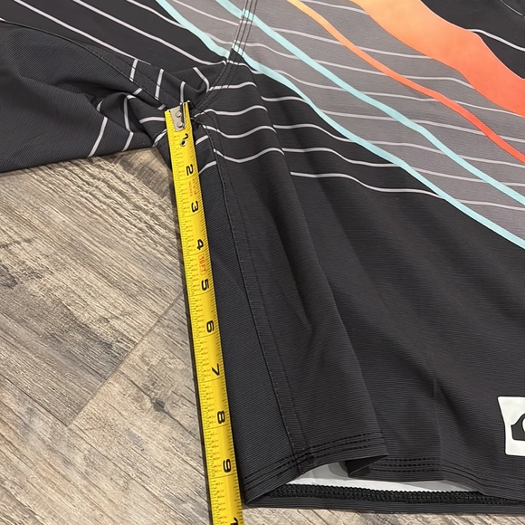 Quicksilver Men’s Highline Board Shorts Size 30 - Picture 12 of 13